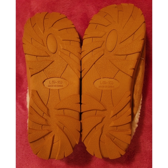 Snowflake Slippers Size Large (9-10) - Picture 6 of 6